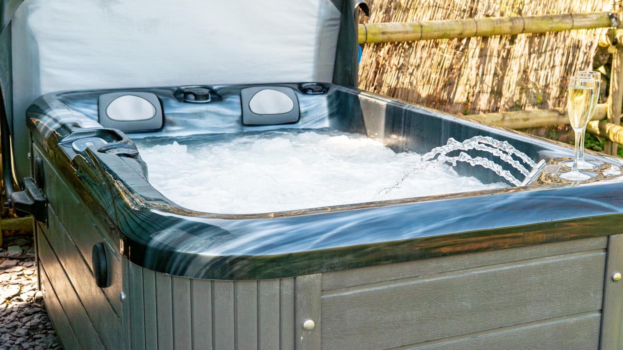 Lavender Retreat With Private Hot Tub Guest House Upper Hulme Exterior photo
